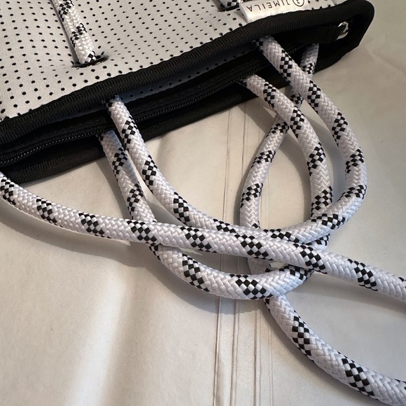 White neoprene crossbody bag with removable zipper purse. NWOT - Picture 8 of 10